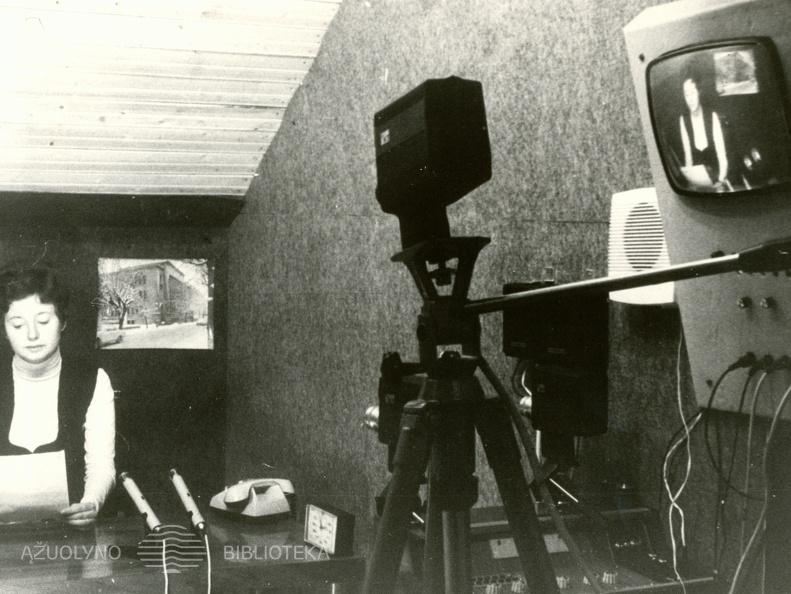 1981 - 1984 m. bibliotekoje veikusioje telestudijoje kalba L. Krūminaitė