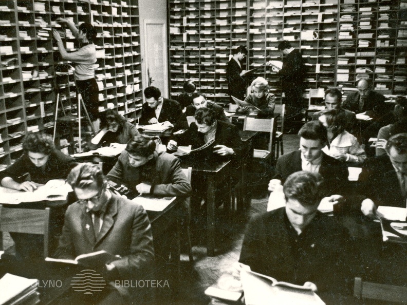 1963 m. Skaitytojus aptarnavo 13 skaityklų ir 5 abonementai