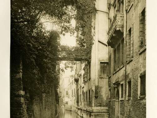 Ferdinand Ongania. Albrizzi rūmai ir kanalas. Fotograviūra. 1891 m.