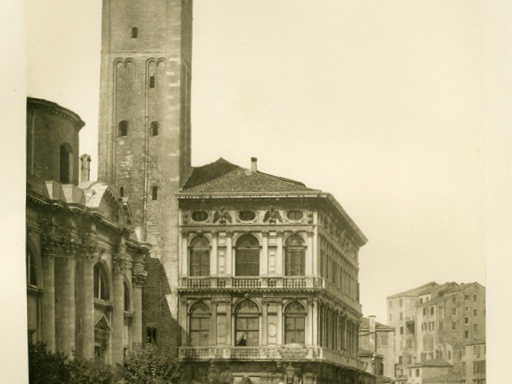 Ferdinand Ongania. Šv. Jeremijo bažnyčia ir Palazzo Labia, Didysis kanalas. Fotograviūra. 1891 m.