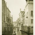 Ferdinand Ongania. Šv. Marino kanalas su gondolininku. Fotograviūra. 1891 m.