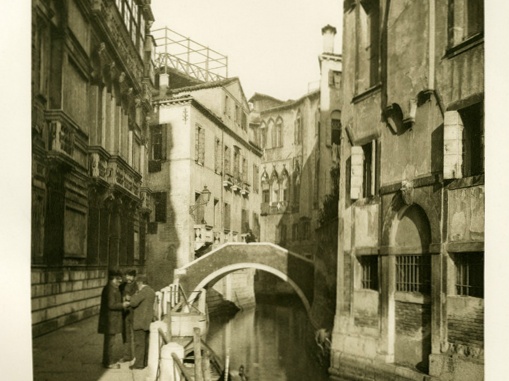Ferdinand Ongania. Šv. Tomo kanalas ir Palazzo Centani. Fotograviūra. 1891 m.