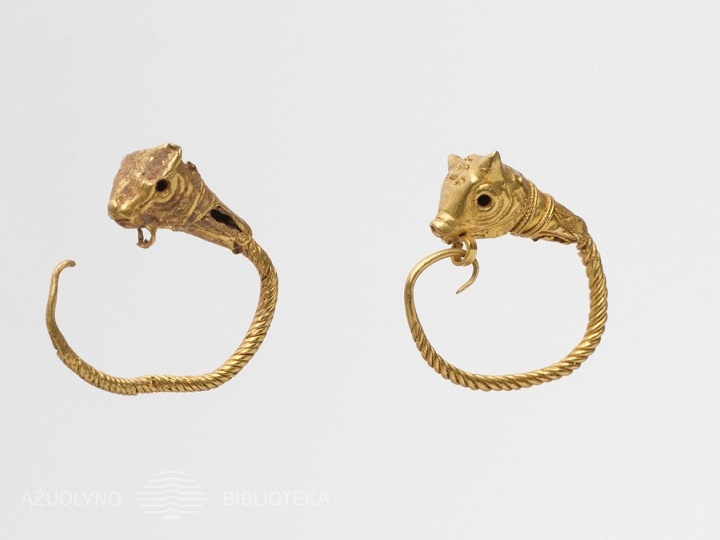 Auksiniai auskarai su buliaus galvute. Graikija. IV-III a. pr. Kr.