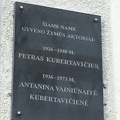 Memorialinė lenta Kubertavičiams - Antaninai Vainiūnaitei ir Petrui Kubertavičiui