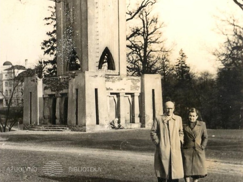 Apleistas Vytauto Didžiojo paviljonas. XX a. 6–7 deš. [Iš J. Palio asmeninės kolekcijos]