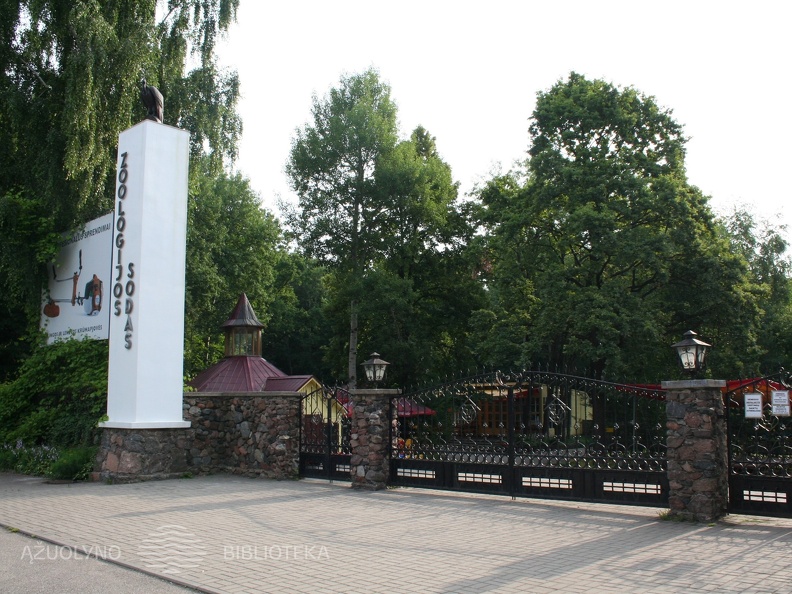 Lietuvos zoologijos sodo vartai. 2009 m. Fotogr. R. Vaitilavičienė [Iš KAVB fondų]