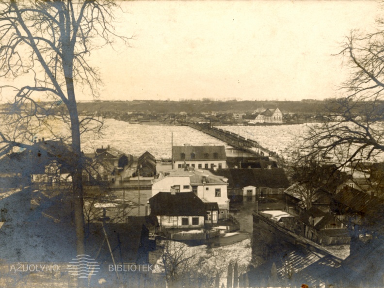 Patvinusi Neris. Tolumoje matosi Vilijampolės sinagoga. 1926 m.
