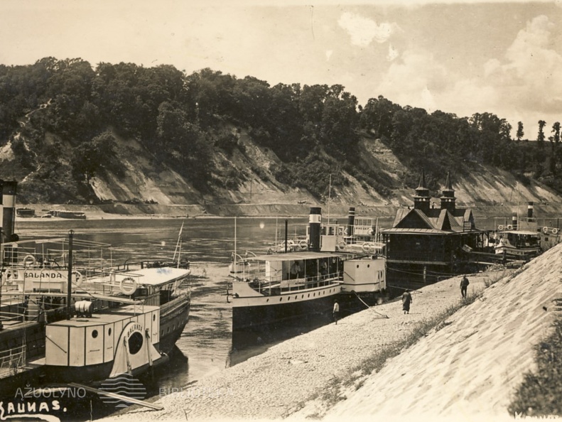 Kauno prieplauka prie Vytauto Didžiojo bažnyčios. XX a. 4 deš.