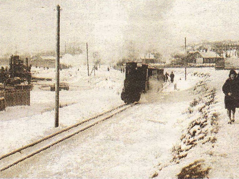 Keleivinis traukinukas ties Žiemos uostu. Apie 1930 m.