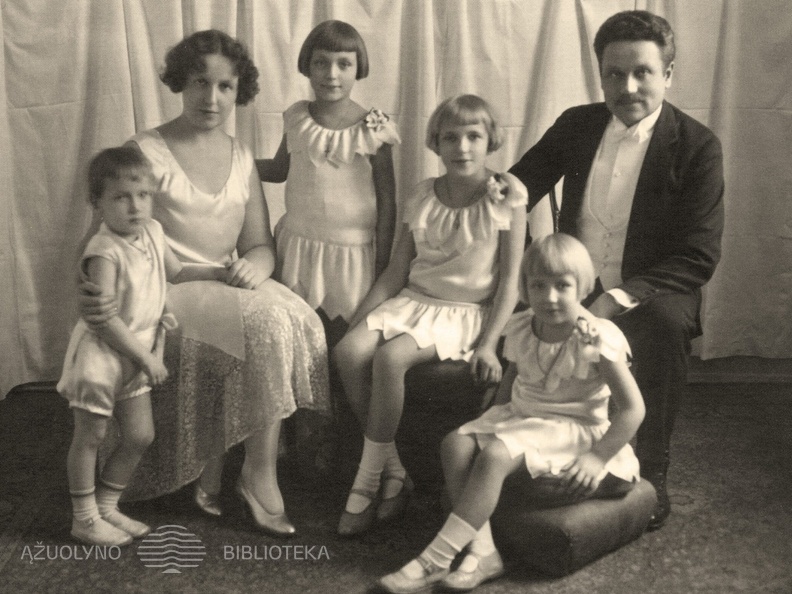 A. ir J. Vailokaičių šeima. 1929 m.