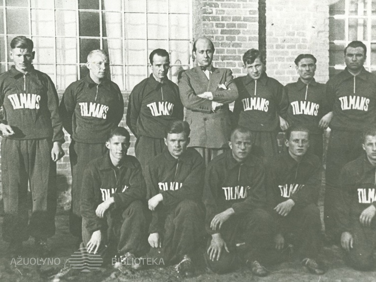 Metalo dirbinių fabriko futbolo komanda. 1936 m.