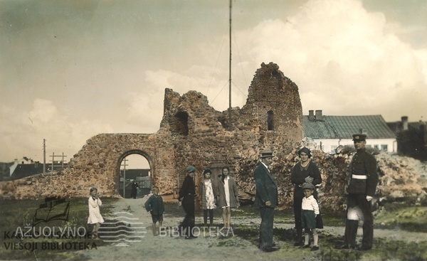 Prie Kauno pilies griuvėsių