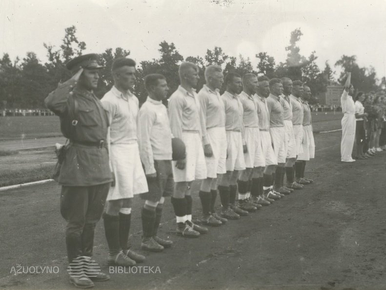 Sportininkai šventinių demonstracijų metu