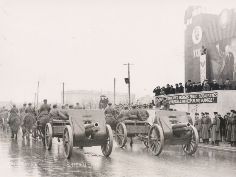 Karinis paradas Kaune