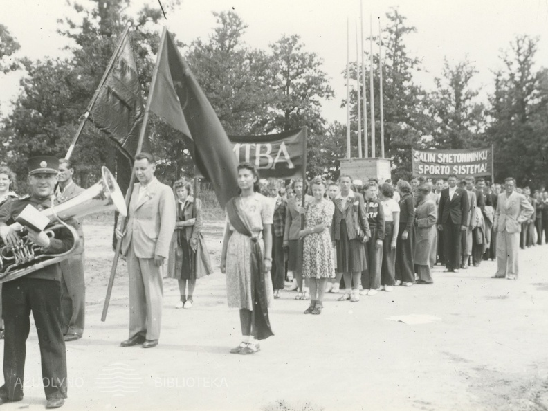 Sportininkai šventinių demonstracijų metu