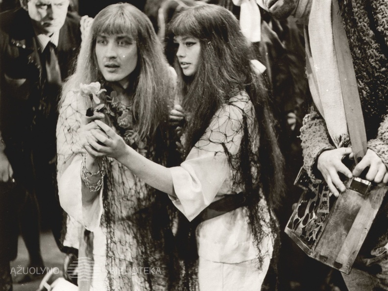 Spektaklis „Mamutų medžioklė“