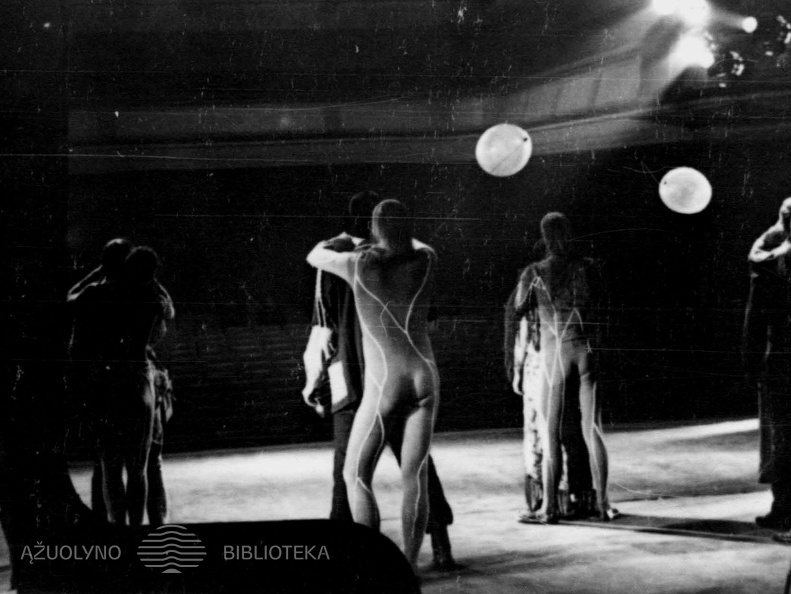 Spektaklis „Mamutų medžioklė“