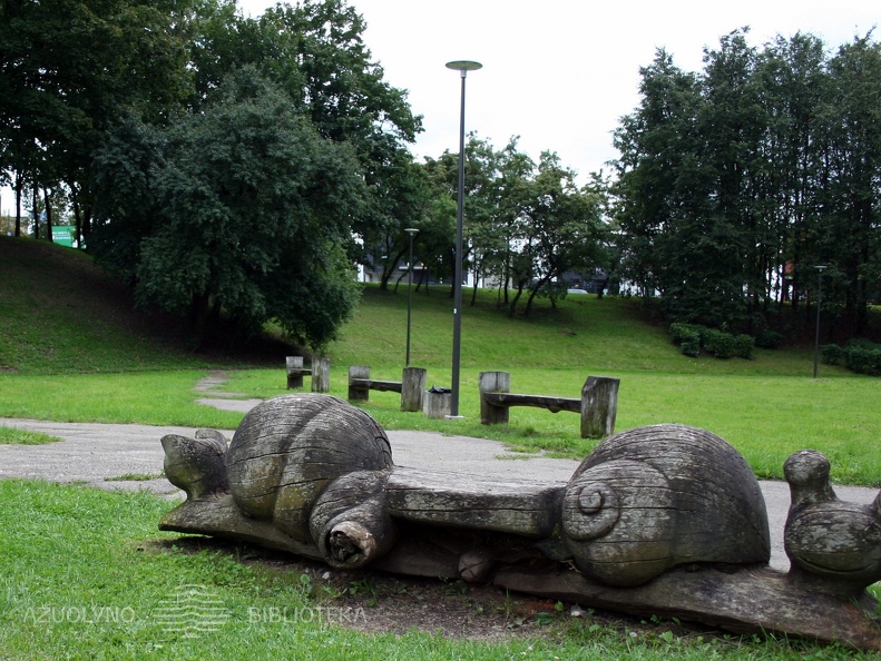 Skulptūra-suoliukas