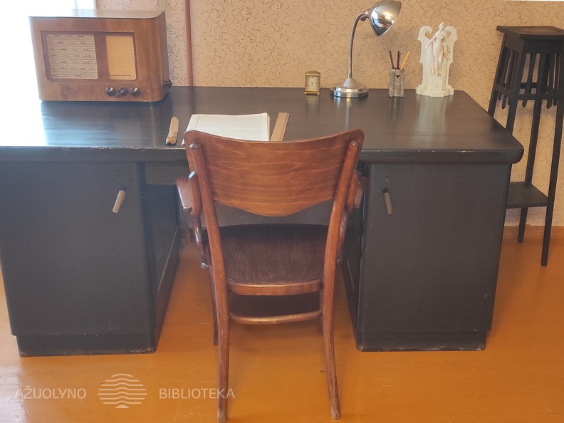 Rašomasis stalas ir kiti autentiški daiktai