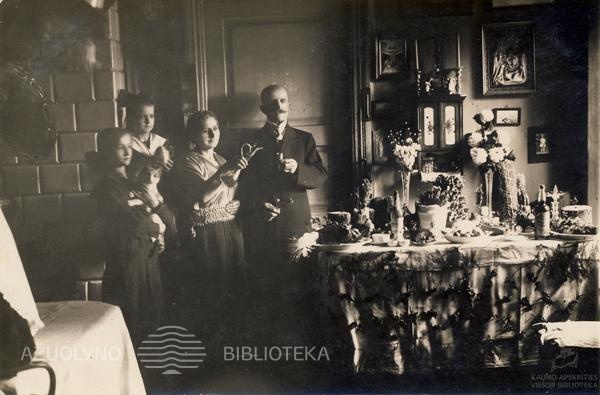 Majausku_seimos_Velykos_1924.jpg