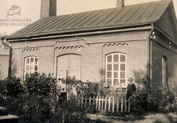 Tėvai, vaikystė, namai