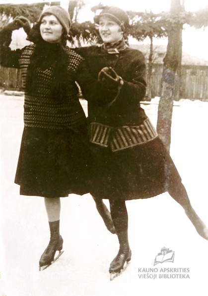 ciuozykloje_apie_1927.jpg