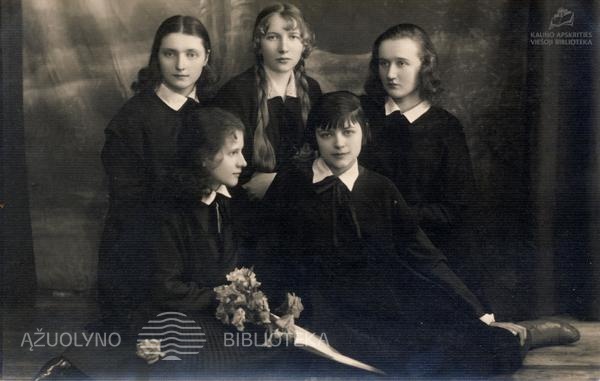 Sv_Kazimiero_seseru_kongr_mergaiciu_gimnazistes_1931.jpg
