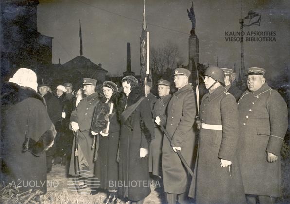 Vasario_16-osios_minejimas_Karo_muz_sodelyje_1934.jpg