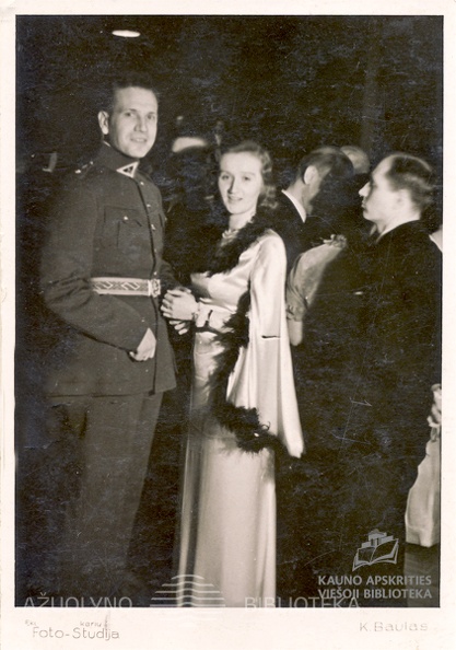 Kazlauskai_mediku_draugijos_baliuje_1936.jpg