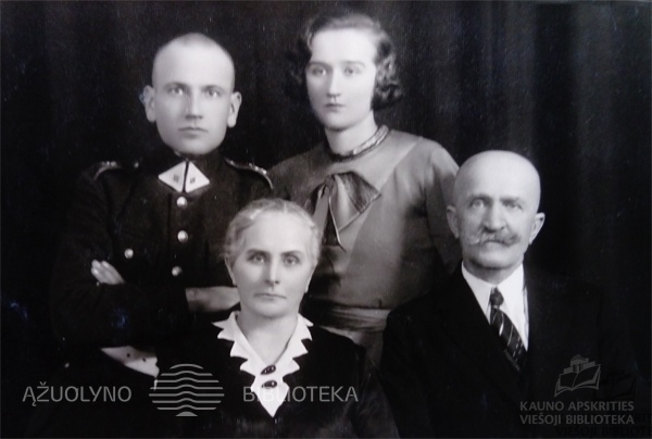 V. ir B. Kazlauskai su Valerijos tėvais