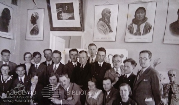 Po_zoologijos_anatomijos_egzamino_1933.jpg