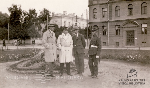 Studentai_Vienybes_aiksteje_1931.jpg
