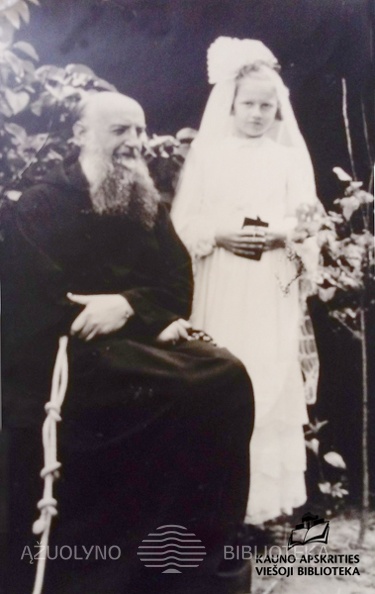 Valerija_Kazlauskaite_kapucinas_Jonas_1943.jpg