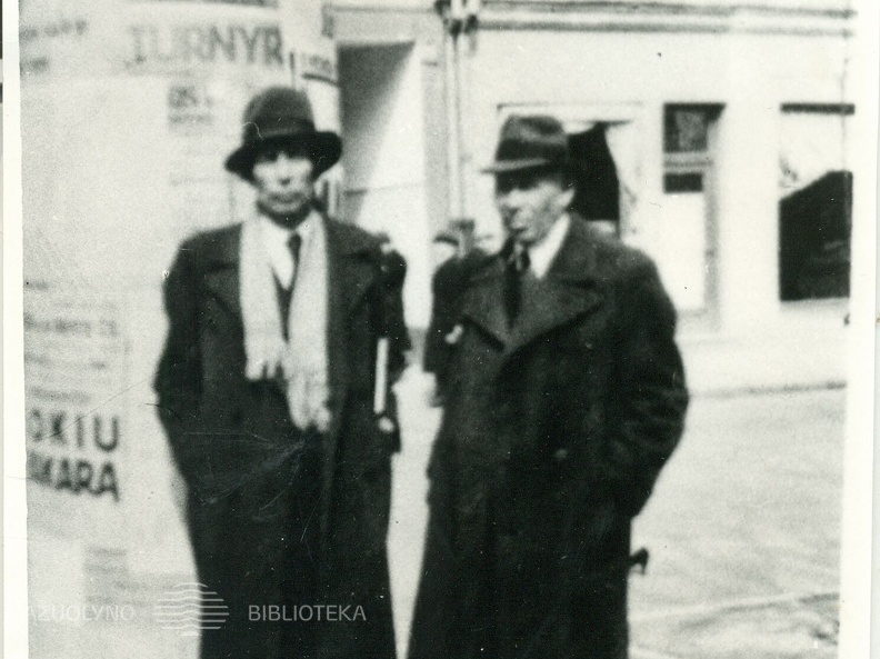 Juozas Zikaras Kaune, savo namuose I. Kanto g. Kaunas