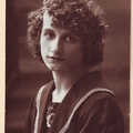 Dramos artistė Ona Kurmytė. Foto atelje „Modern“. 