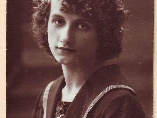 Dramos artistė Ona Kurmytė. Foto atelje „Modern“. 