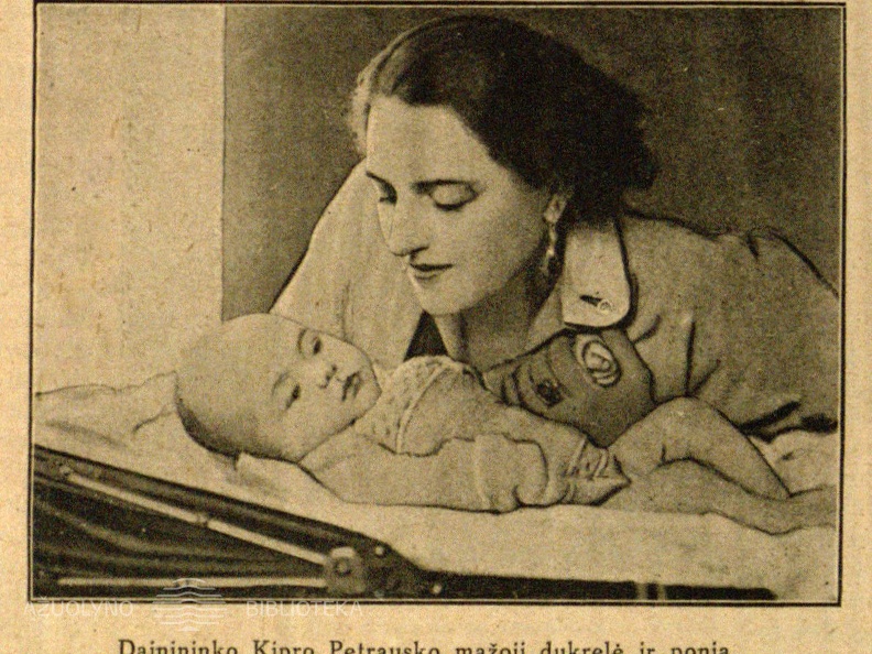 Dainininko Kipro Petrausko mažoji dukrelė ir ponia:
