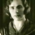 Adelė Nezabitauskaitė Galaunienė. P. Brėdikytės foto. Kaunas. 1927
