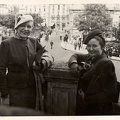 Marijona Rakauskaitė su operos dainininke Elžbieta Raciborskaite Kardeliene. 20 a. 1 p. ČDM G 73313.