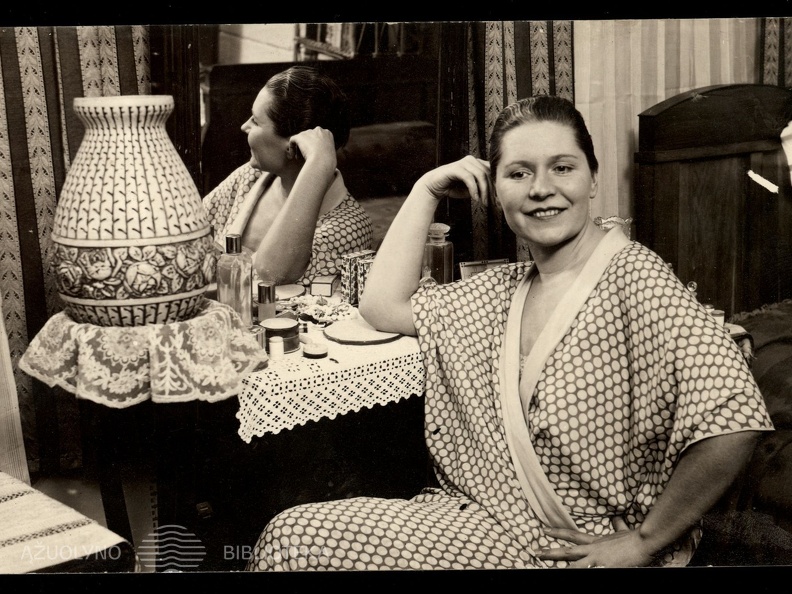 Operos dainininkė Marijona Rakauskaitė savo kambaryje „Metropolio“ viešbutyje