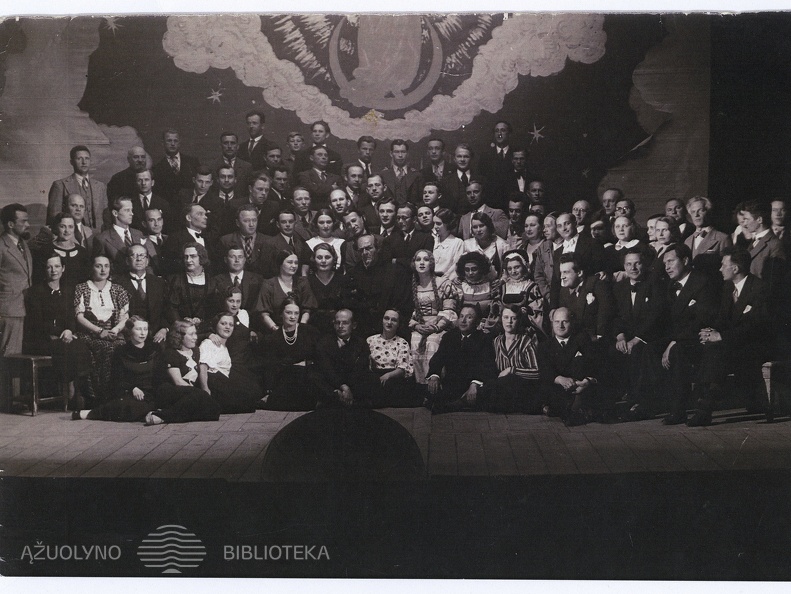 Fiodoras Šaliapinas su Valstybės teatro artistais.