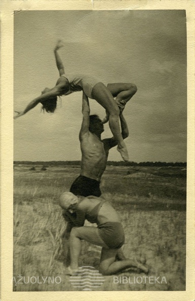 19_juozapaityte_marija_kelbauskas_broniu_olga_dubeneckiene_kopose_baletas_1930_ltmkm_a_1095_159.jpg