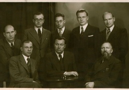 Lietuvos rašytojų draugijos valdybos nariai: iš kairės (sėdi)