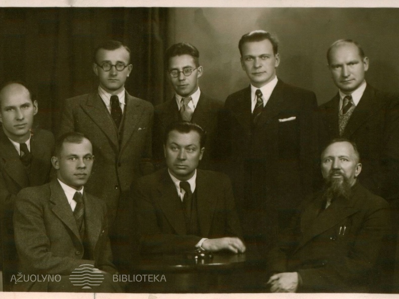 Lietuvos rašytojų draugijos valdybos nariai: iš kairės (sėdi)