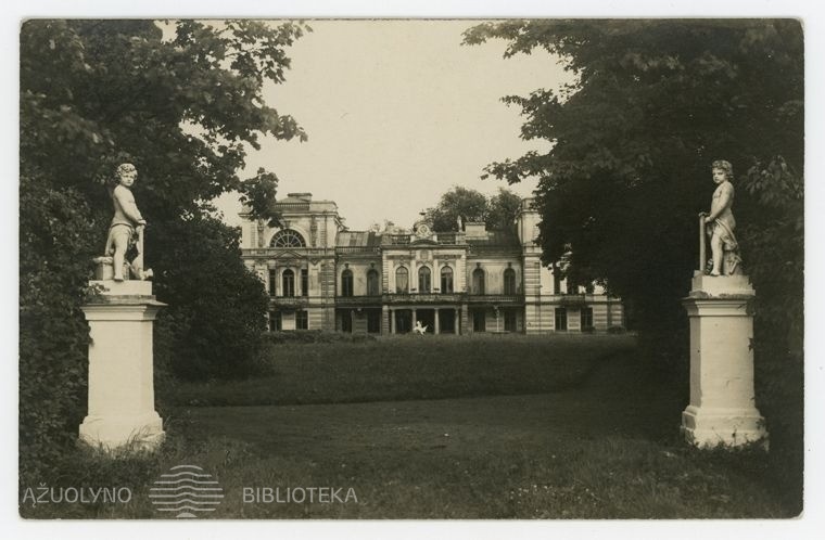 Apytalaukio dvaro rūmų pagrindinis šiaurės vakarų fasadas.