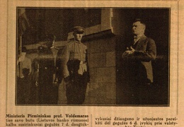 Ministeris Pirmininkas prof. Voldemaras ties savo butu (Lietuvos banko rūmuose)... // Trimitas. – 1929, Nr. 20, p. 326.
