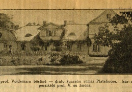 Nauja prof. Voldemaro būstinė – grafo Šuazelio rūmai Plateliuose, kur dabar persikėlė prof. V. su žmona: [nuotr.] // Diena. – 1930, rugpj. 10, p. 2.