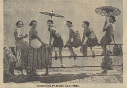 „Pirmosios pajūrio kregždės“. Sekmadienis, 1935, nr. 22, p. 8.
