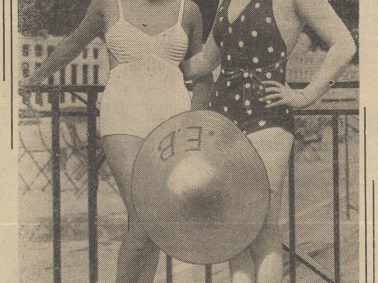 Madingiausi maudymosi kostiumų modeliai. Sekmadienis, 1935, nr. 31, p. 8.