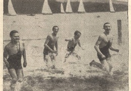 „Pliažo malonumai“. Fotografija prie straipsnio apie Kauno pliažus. Sekmadienis, 1937, nr. 28, p. nenumeruotas.